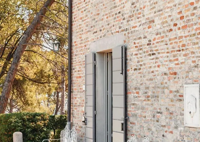 Mit Mezzanin Und Schwimmbad- In Einem In Den Huegeln By Interhome