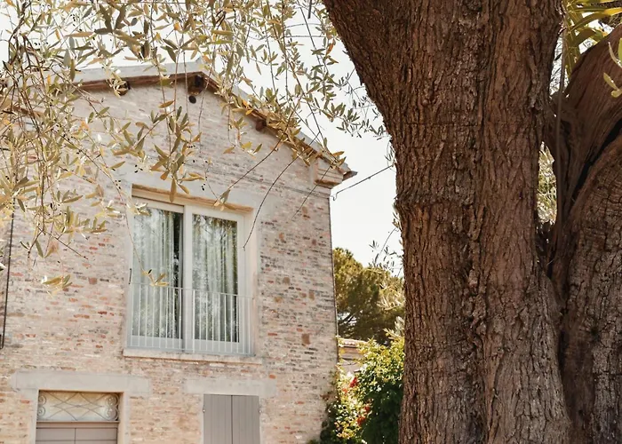 Mit Mezzanin Und Schwimmbad- In Einem In Den Huegeln By Interhome Pesaro