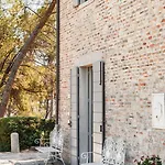 Mit Mezzanin Und Schwimmbad- In Einem In Den Huegeln By Interhome